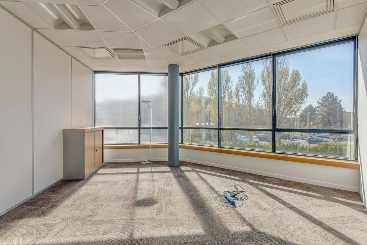 Bureau Saint-Aubin 2000m² Location bureau Saint-Aubin Essonne OLBUR2103612 2
